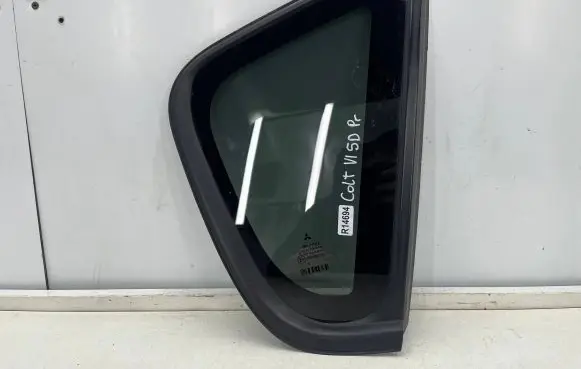 Mitsubishi Colt Rear side window