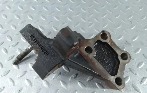 Toyota Avensis T270 Engine mounting bracket 123150R020