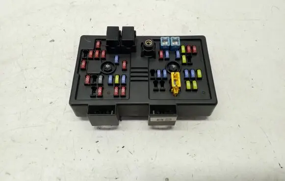 Chevrolet Captiva Fuse module 96821082