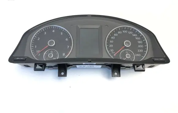 Volkswagen Golf Plus Speedometer (instrument cluster) 5M0920873C