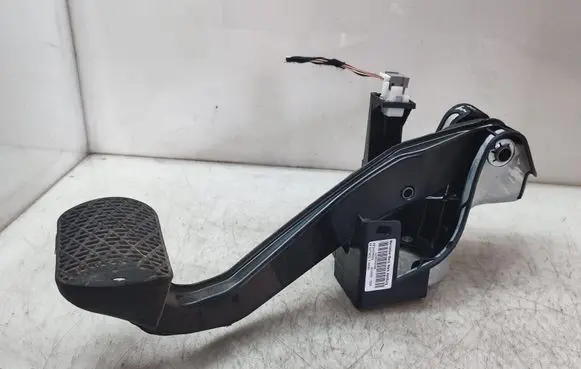 Mercedes-Benz CLS C218 X218 Brake pedal A2042902001
