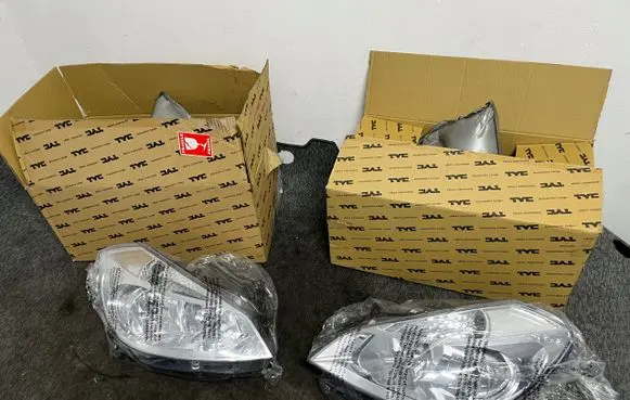 Renault Clio III Headlights/headlamps set 