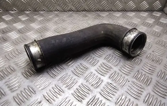 Volkswagen PASSAT B6 Intercooler hose/pipe 