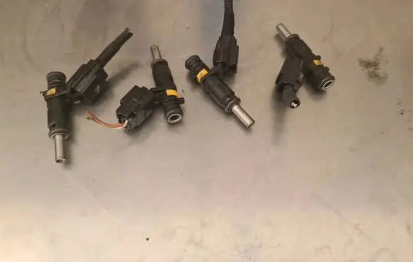 Peugeot 207 CC Fuel injectors set PA66GF35