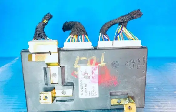 Volvo S40, V40 Comfort/convenience module 30896697 SW30896751 3817900