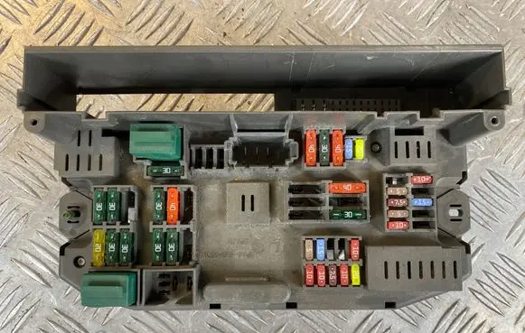 BMW X5 E70 Fuse box set 67837311 B010110100