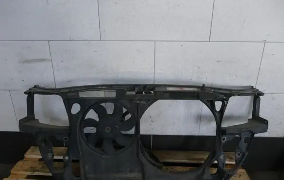 Audi A4 S4 B5 8D Radiator mount bracket 8D0805594A