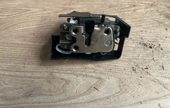 KIA Rio Rear door lock