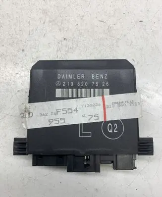 Mercedes-Benz E W210 Door control unit/module 2108207526