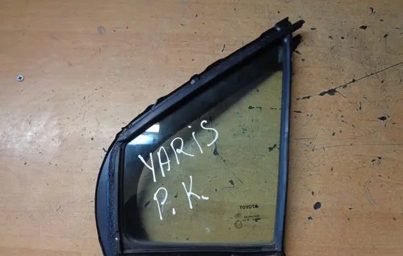 Toyota Yaris Front door vent window glass four-door 43R00097