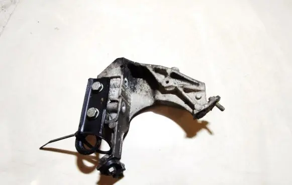 Peugeot 307 Engine mounting bracket