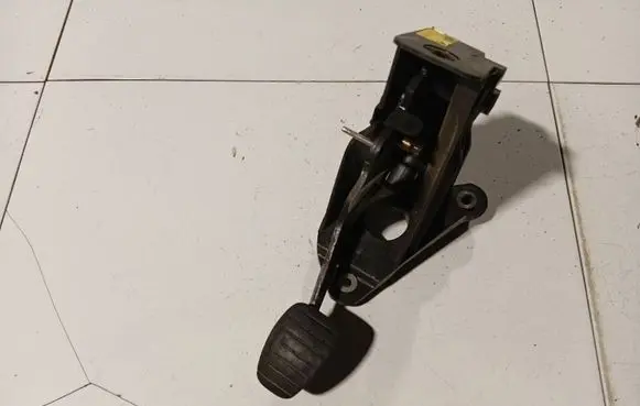 Renault Laguna III Clutch pedal 