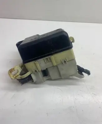 Toyota Yaris Fuse module 8274152010