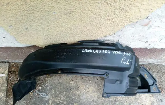 Front wheel arch liner splash guards