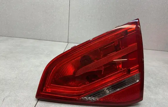 Tailgate rear/tail lights