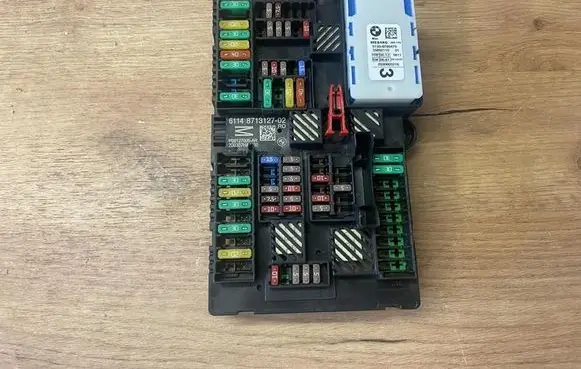 BMW 5 G30 G31 G38 Fuse box set 8713127