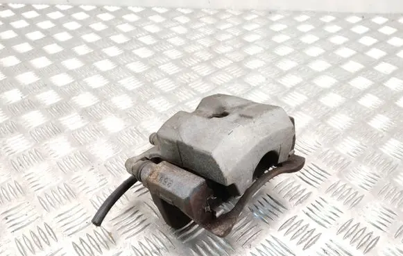 Lexus CT 200H Front brake caliper 