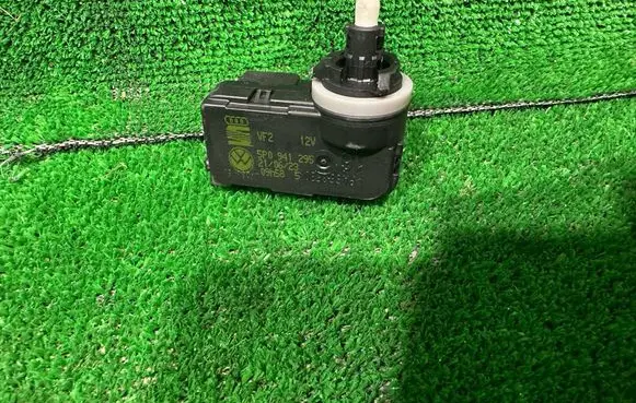Seat Ibiza IV (6J,6P) Headlight level adjustment motor 5P0941295