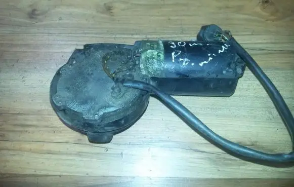 BMW 5 E34 Wiper motor 1378650