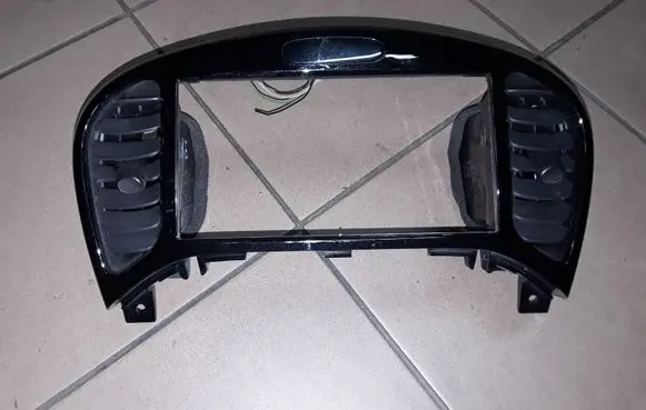 Nissan Juke I F15 Dash center air vent grill 68260BX80A