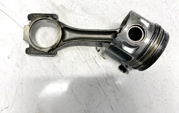 Skoda Fabia Mk1 (6Y) Piston with connecting rod 038gde