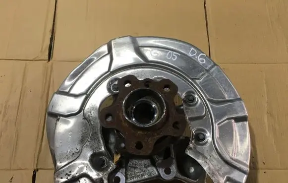 BMW X5 G05 Rear wheel hub 6876654