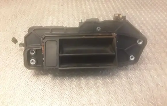 Mercedes-Benz E W211 Tailgate/boot open switch button 2117400093 A2117400093