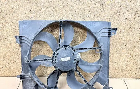Renault Megane IV Radiator cooling fan shroud 214810518R 167581M