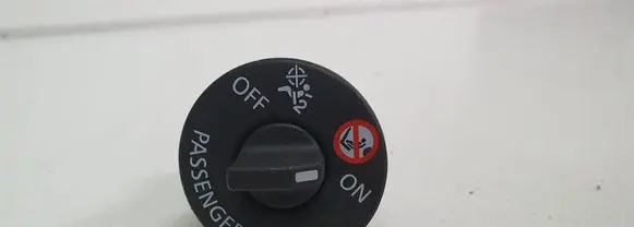 Renault Captur Passenger airbag on/off switch 