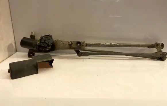 Ford Focus Front wiper linkage and motor 0390241362