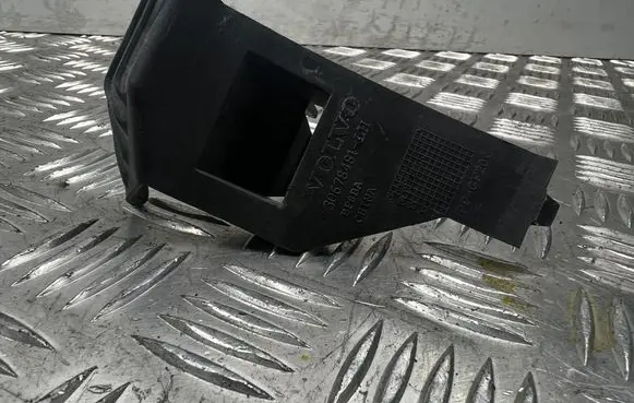 Volvo V50 Front bumper mounting bracket 30678481 BP8BA