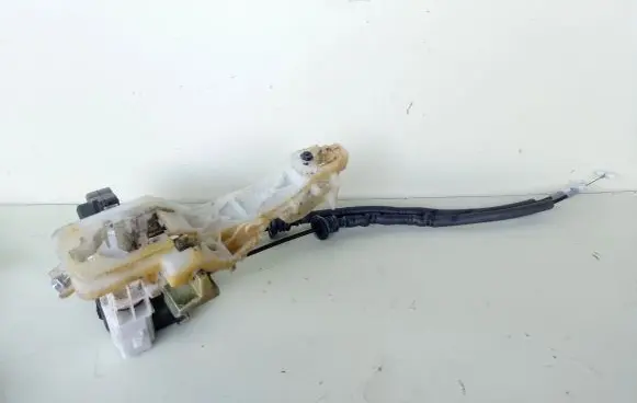 Hyundai ix 55 Front door lock 813103J010
