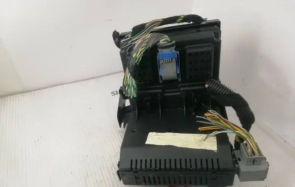 Volvo V70 Fuse module 28043321
