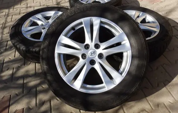 Hyundai Santa Fe R18 alloy rim 