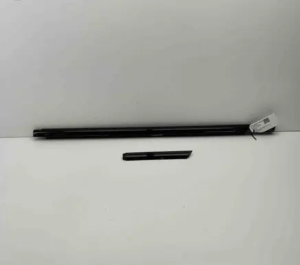 BMW 2 F44 Front door glass trim molding 7483147 7483131