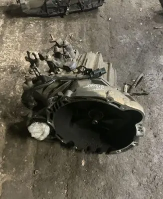 Manual 5 speed gearbox