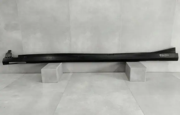 Front sill (body part)