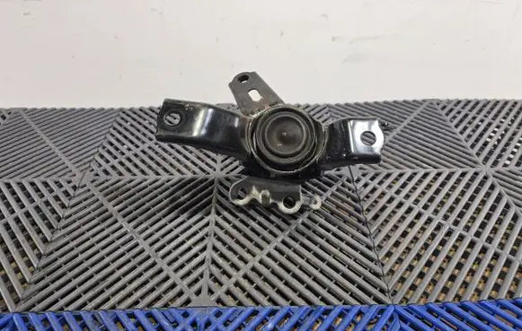 Toyota Prius+ (ZVW40) Engine mount bracket