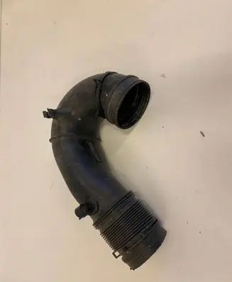 Volkswagen Touareg II Air intake duct part 7P6129684B
