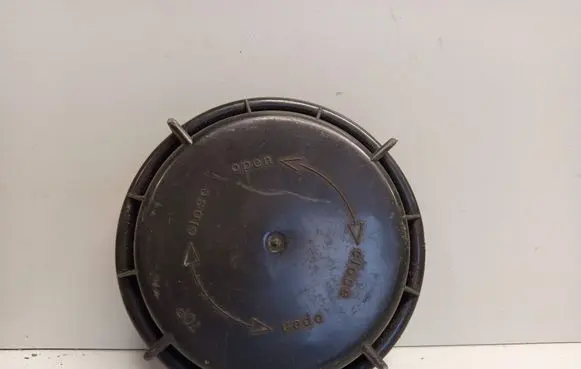 Headlight/headlamp dust cover