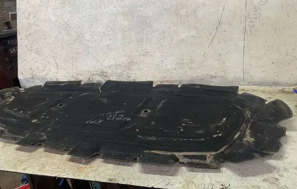 Volkswagen Taigo Heat shield in engine bay 