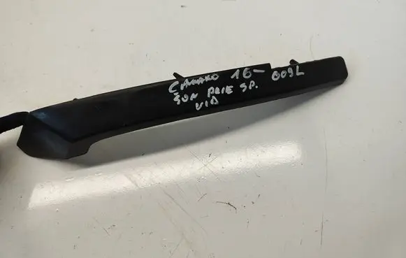 Rear bumper mounting bracket