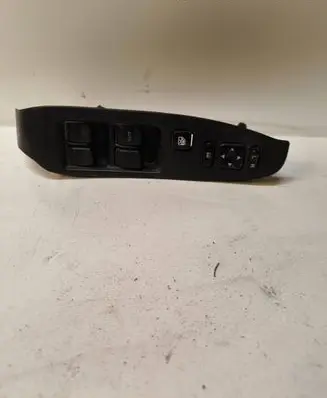 Subaru Legacy Electric window control switch 83071AE020