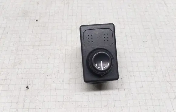 Nissan Almera N16 Wing mirror switch