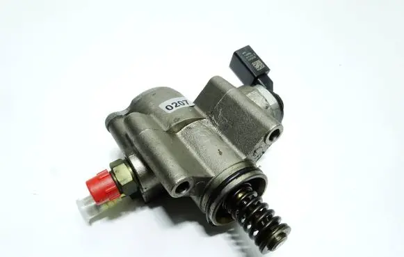 Volkswagen Golf Plus Fuel injection high pressure pump 03C127025R