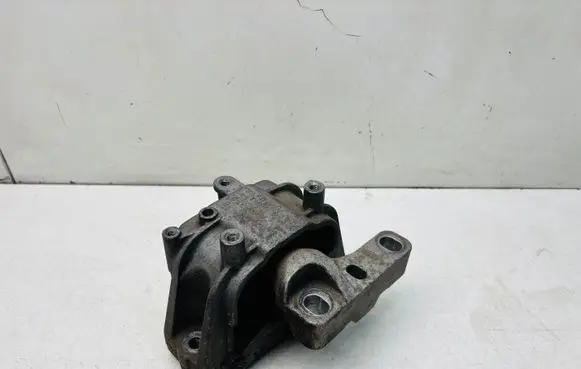 Audi TT TTS Mk2 Engine mount bracket 1K0199262CM