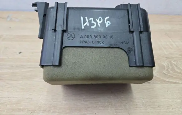 Mercedes-Benz E C207 W207 Central locking vacuum pump A0008000018
