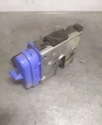Audi A4 S4 B5 8D Rear door lock 8D0839016A