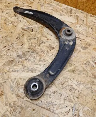 Peugeot 308 Front lower control arm/wishbone 833548