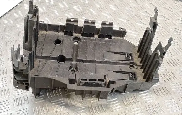 Battery box tray